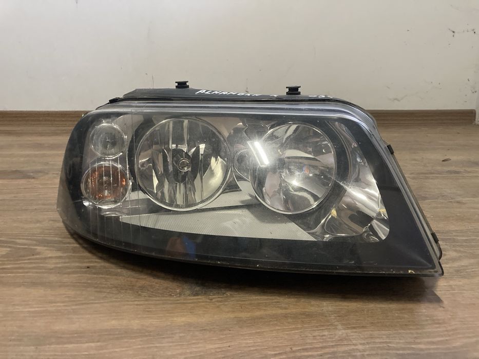 Десен фар за Seat Alhambra / Сеат Алхамбра 2003г