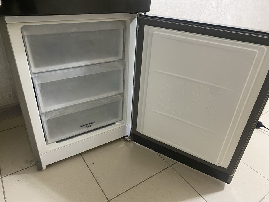 Холодильник марки Ariston