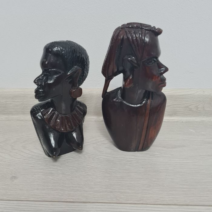 Vând statuete din abanos