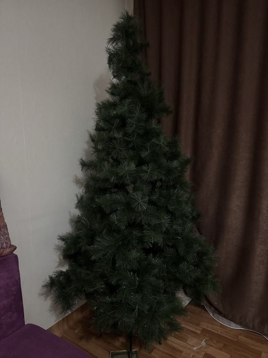 Продам елку искусственную