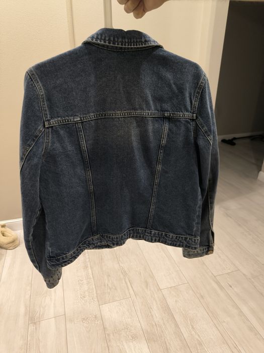 Продается джинсовая женская куртка