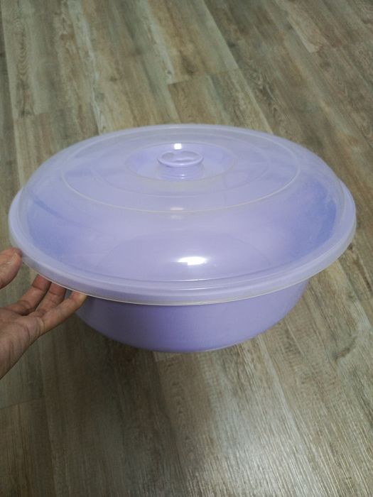 Продам пластиковый таз с крышкой