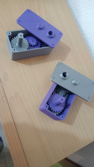 Кутия - редуктор със зъбни колела от пластмаса