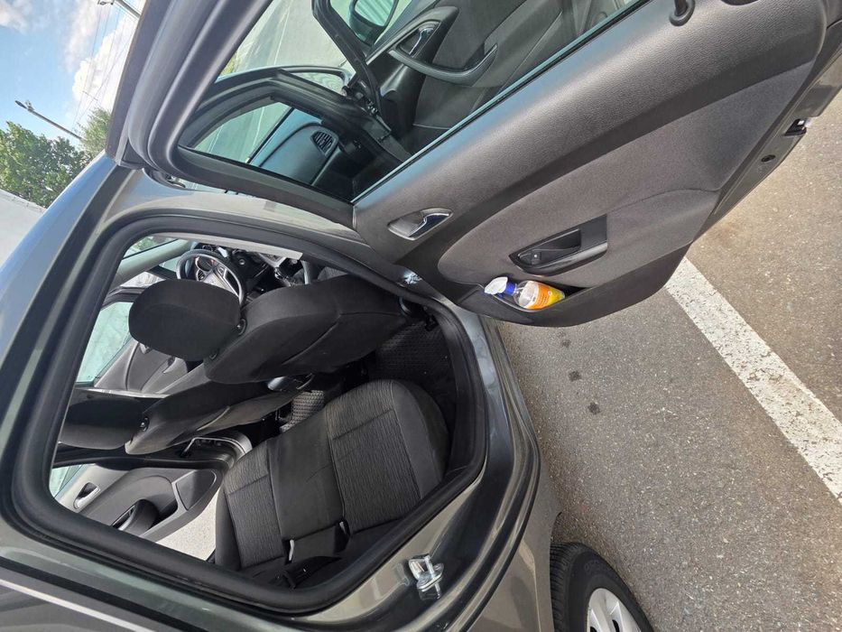Vând Opel Astra Sedan 1.4 Turbo benzină, 140 CP, cutie manuală cu 6 trepte, an 2019, 63.000 km.