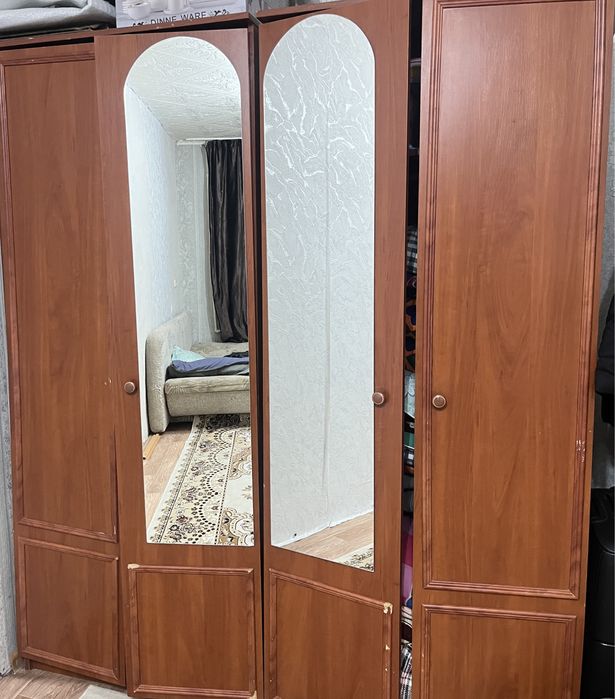 Шкаф и водонагреватель