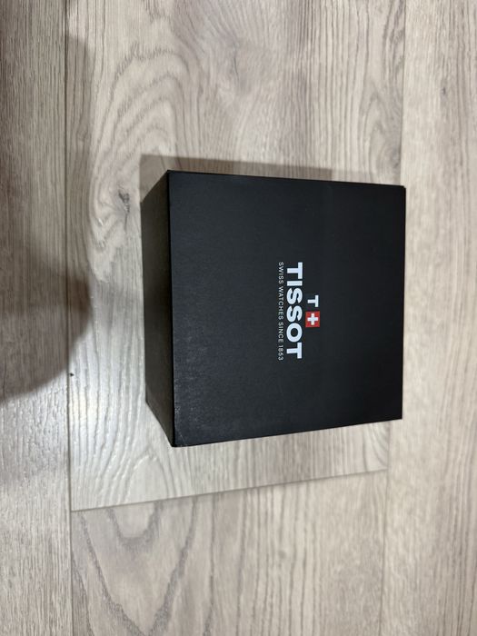Продавам  оргинален мъжки часовник TISSOT