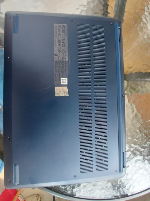 Vând laptop Lenovo defect