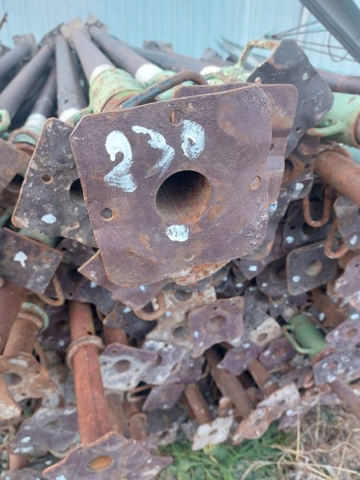 Popi metalici de vanzare :230 popi 25 teuri 5 popi mici boiandrugi .