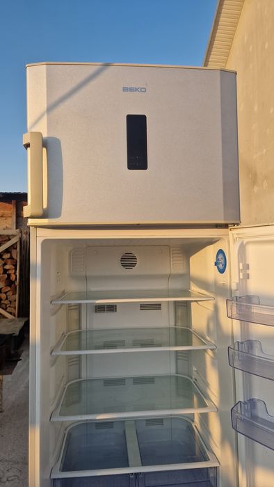Vand frigider Beko.