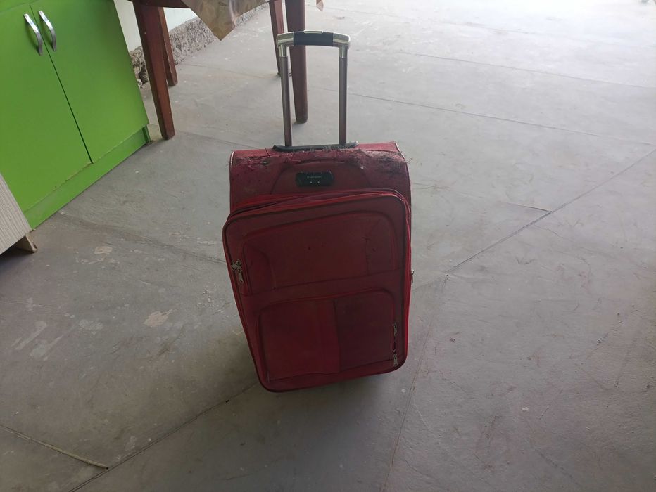 Чемодан сотилади