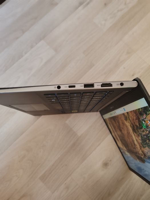 Asus VivoBook Rizen 5