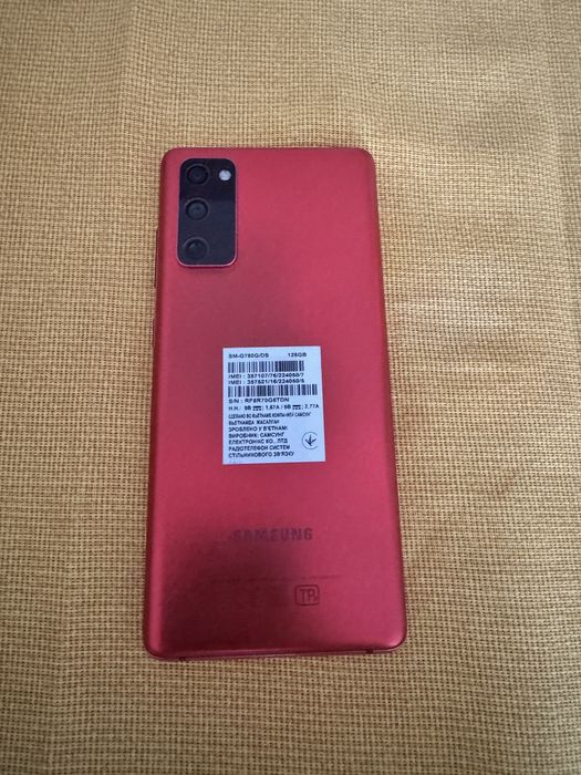Samsung galaxy s20 fe в идеальном состоянии