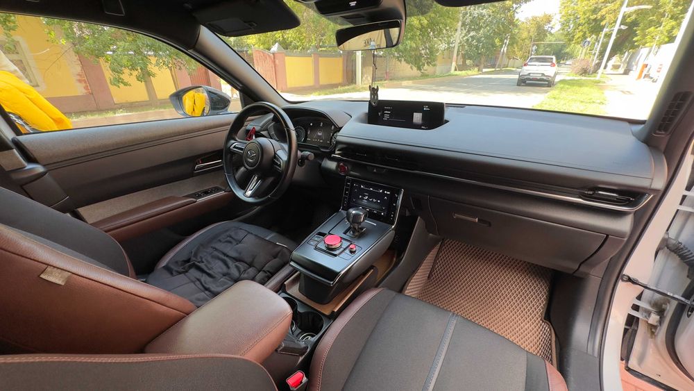 Электрический кроссовер Mazda MX-30