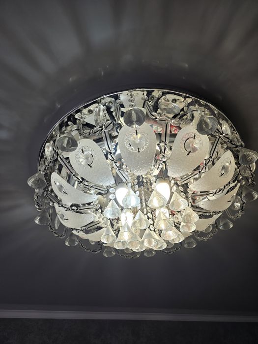 Продам люстру многорежимная