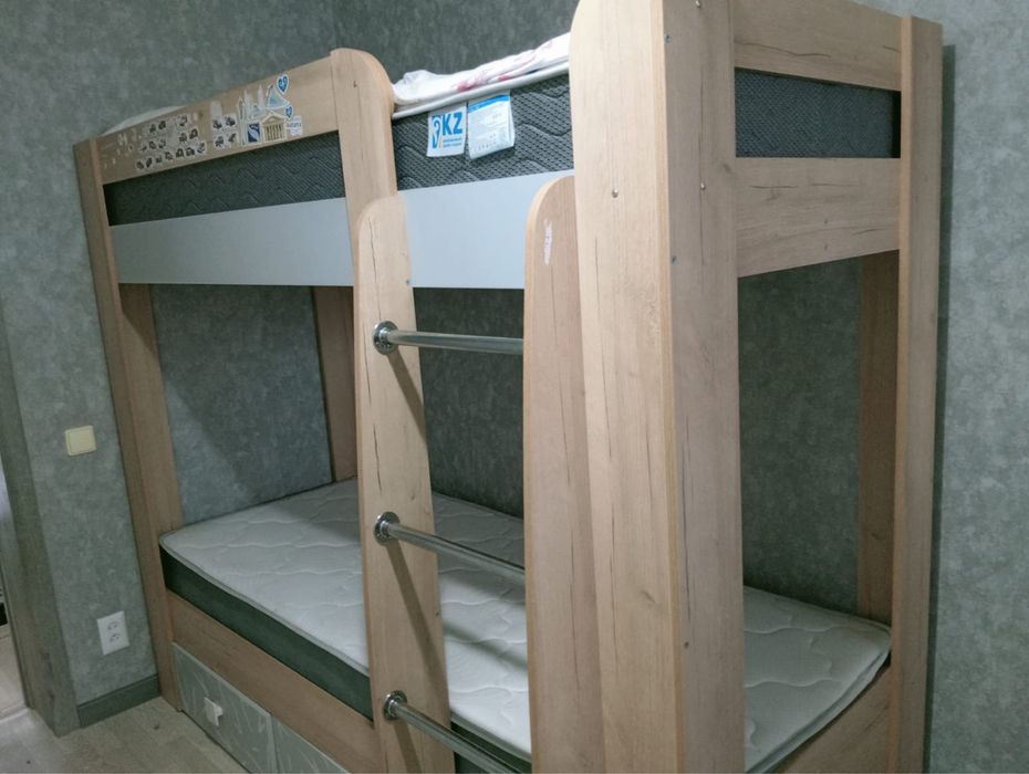 Двухяростный кровать