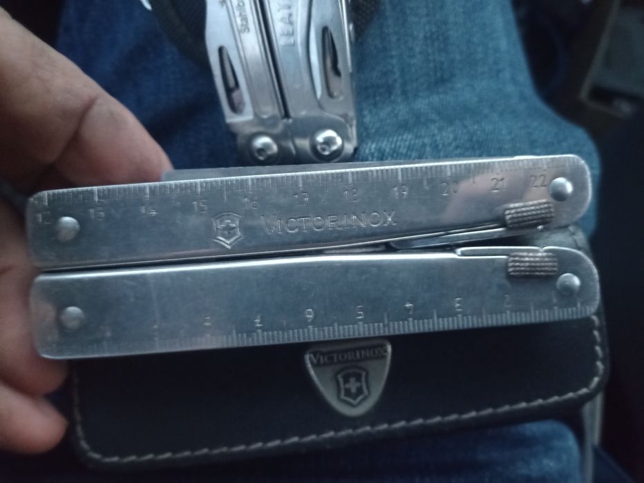Briceag Victorinox Multitool și Leatherman