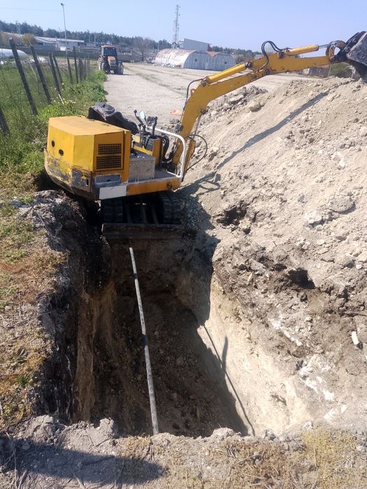 Услуги с малък багер