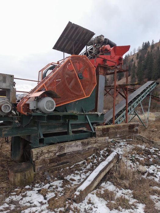 Stație de sortare cu  concasor  falci