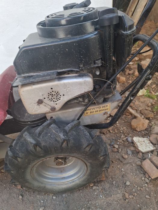 Vând cositoare motor brigs stration