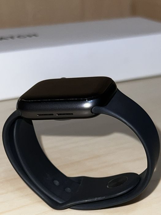 Apple Watch SE 40mm в отличном состоянии