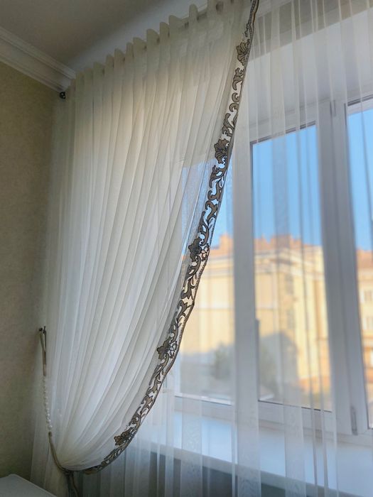 Продам Тюль с подхватом в отличном состоянии