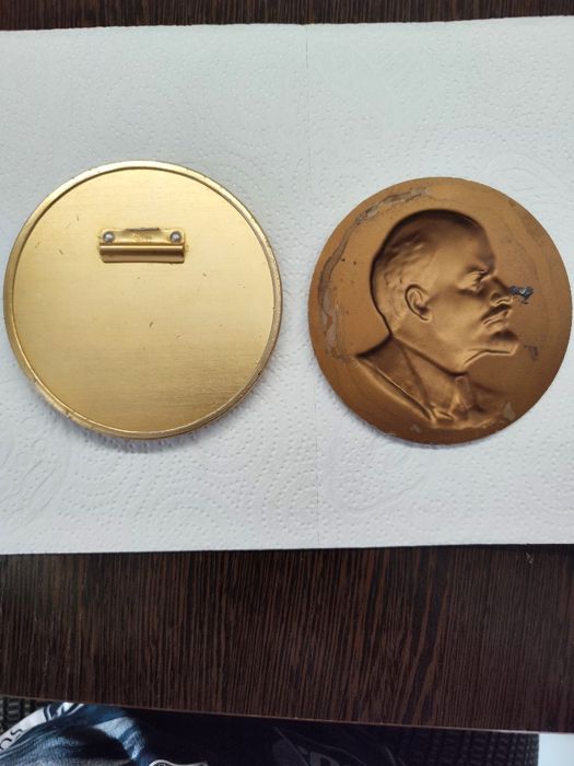 Продам настольную медаль