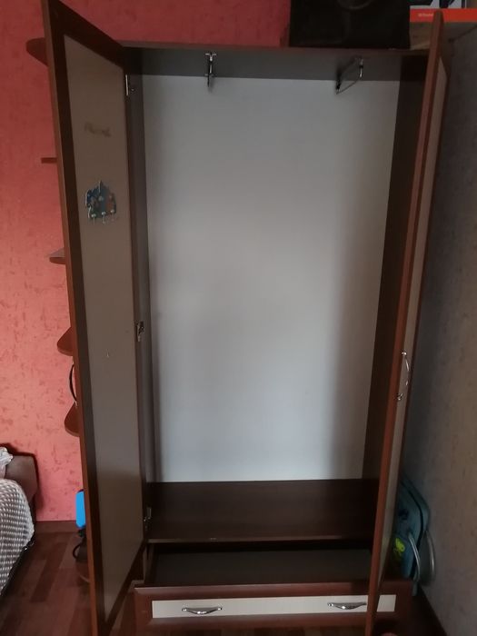 Шкаф платяной продам