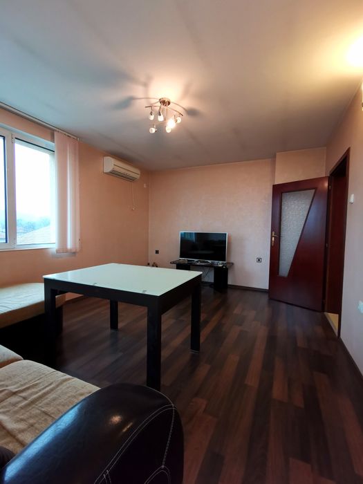 Етаж от къща , с двор и гараж в село Първомайци