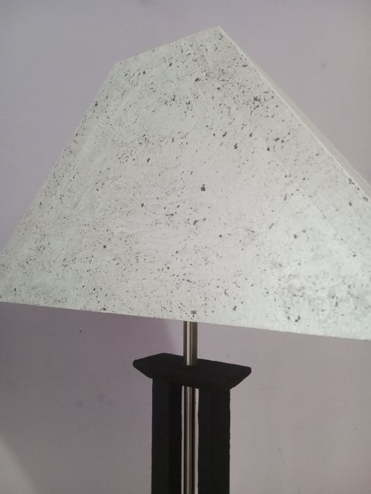 Дизайнерска геометрична настолна лампа