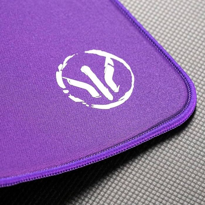 Продавам геймърска подложка за мишка WL Purple Mousepad XL