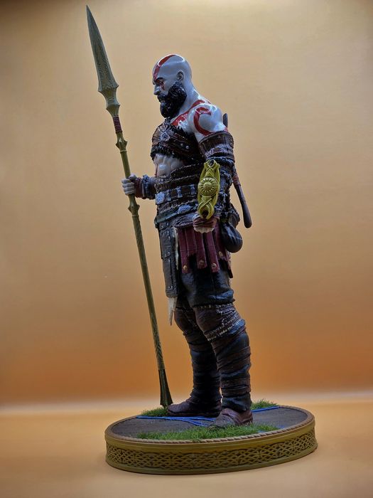 Kratos God of War Premium Statue | Ръчно боядисана | С витрина | 31 см