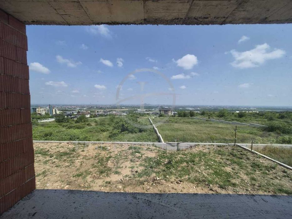 Реф. 2605 Къща с Четири Спални и Гараж / Марково