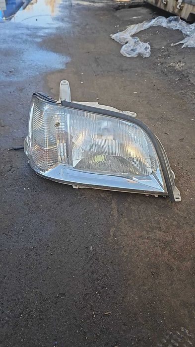 Фара на Toyota Crown