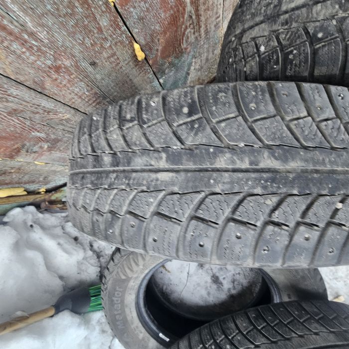 Продам шины 215,70,16