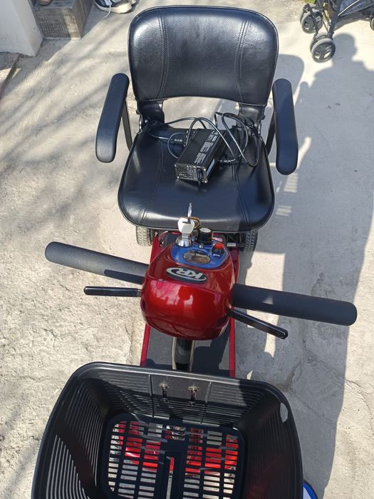Vând Scuter Cărucior Electric pentru persoane cu dizabilități