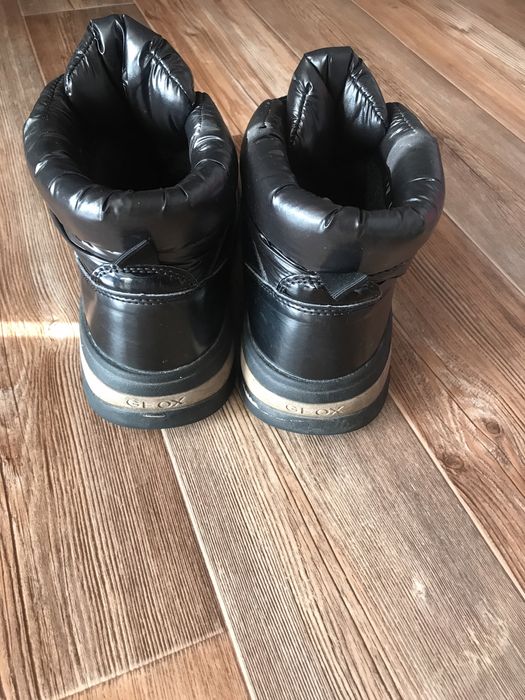 Продам ботинки женские