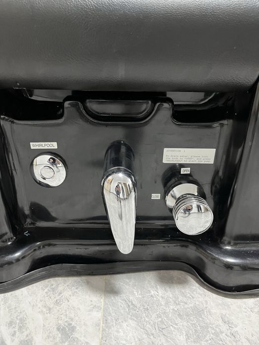 Педикюрное кресло.