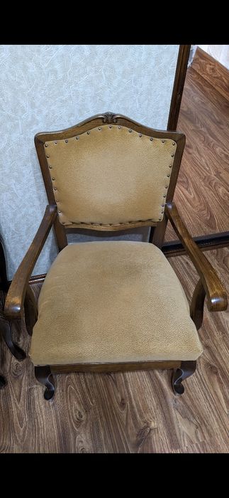 Продам комплект: 2 кресла+ 3 столика. Румыния.