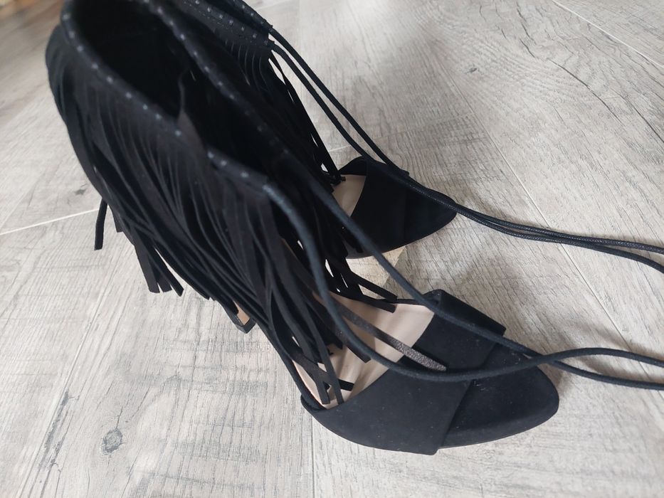 Pantofi decupati ZARA(eleganti)