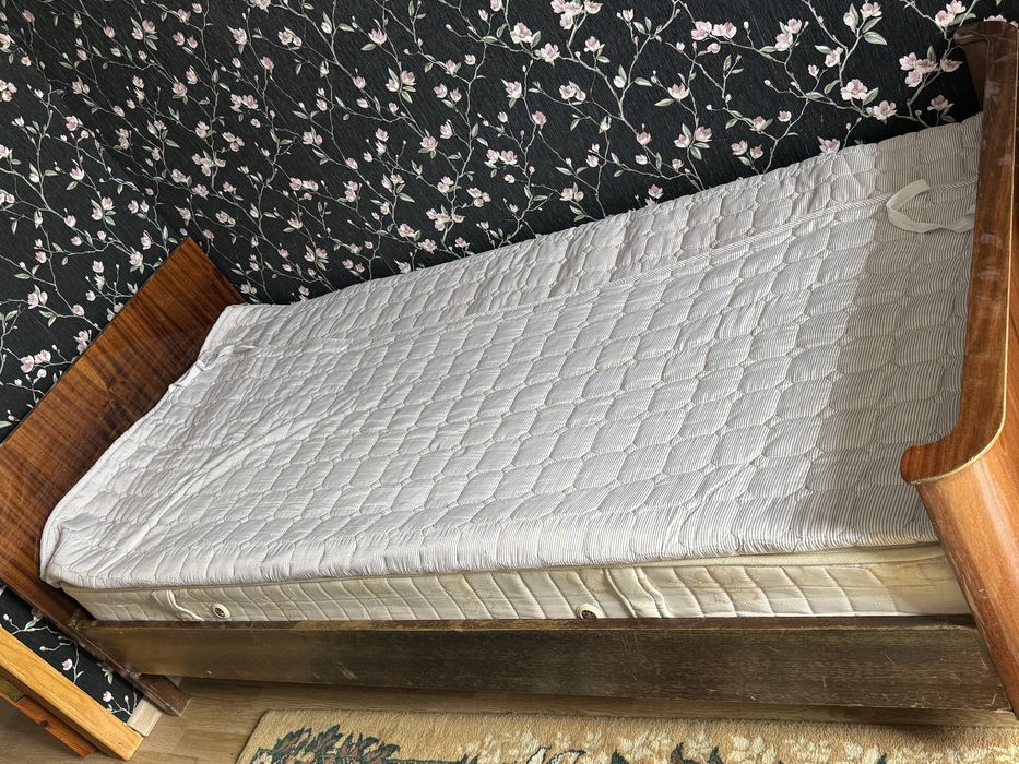 Кровати с матрасами