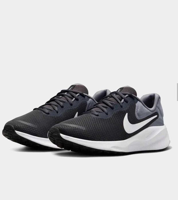 новые кроссовки Nike Revolution