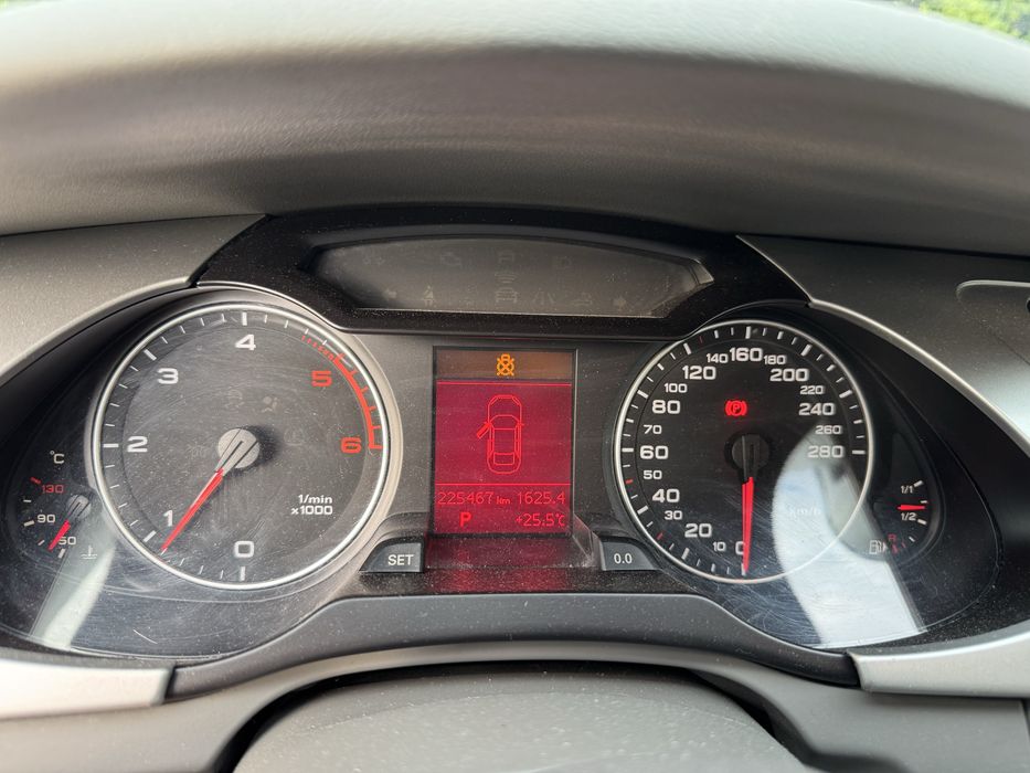 Audi A4 B8 2009 2.0 motorina 143 cp
