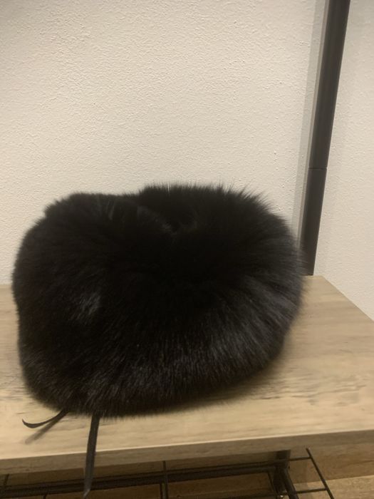 Vând haine de blanā si piele, de damā.