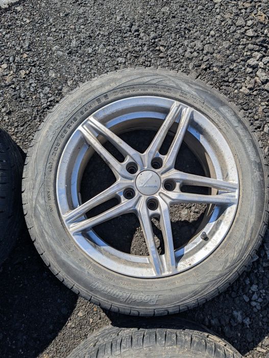 Продам комплект шин с дисками