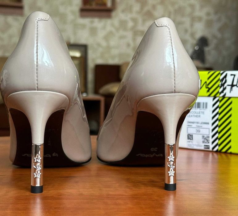 Se vând 4 perechi de încălțăminte mărimea 39