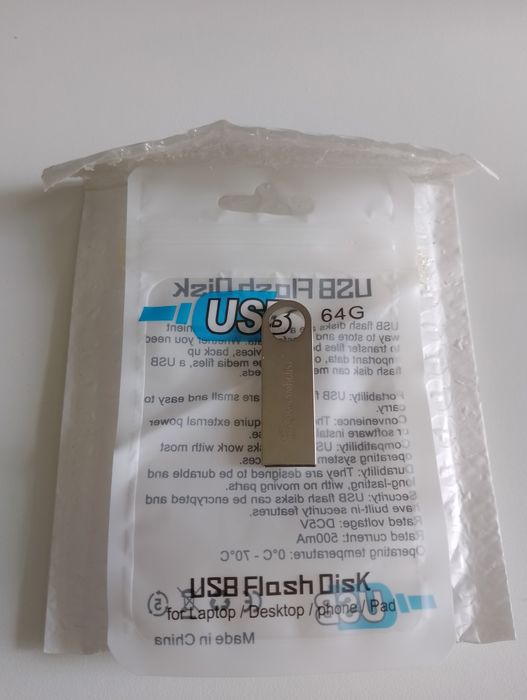 Vând memorie usb de 64 GB nou nouț .