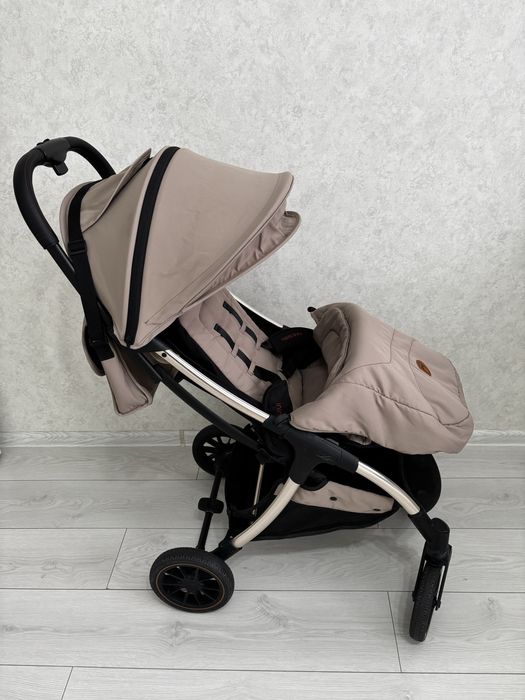 Продам прогулочную коляску Ining Baby