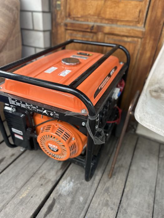 Продам бензиновый генератор