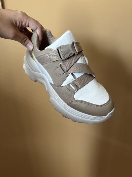 Дански маратонки Reserved