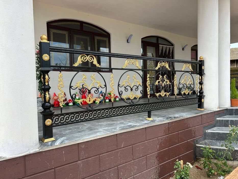 Executăm balustrade din fier forjat și tablă decupată.